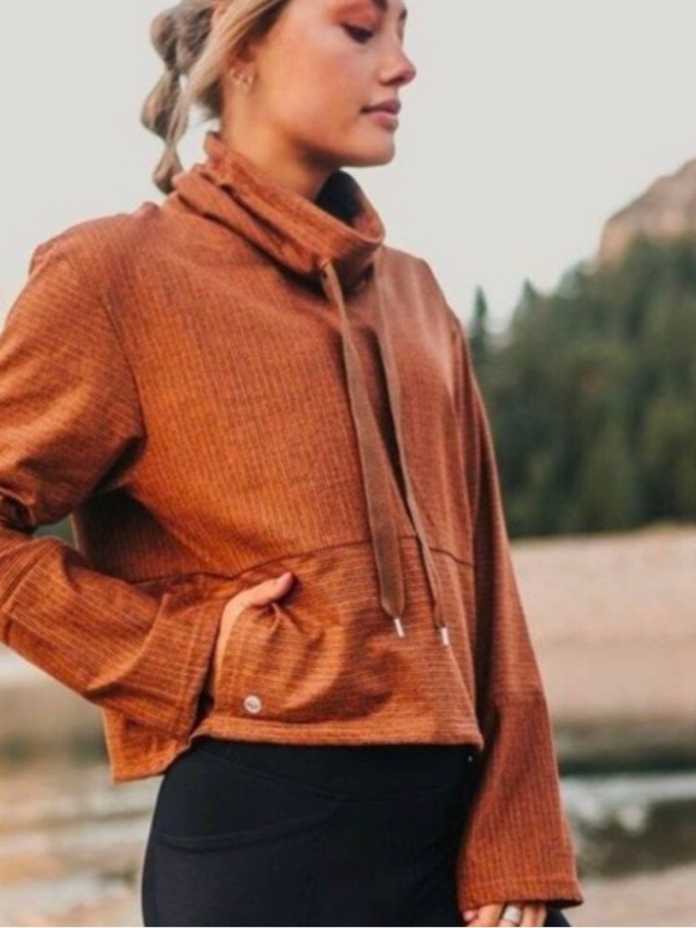 Senita Athletics Rust Pullover